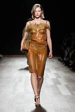 フェラガモ 2024-25年秋冬コレクション - 1920年代における自由の表現｜写真38