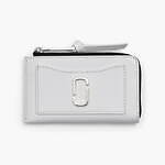 マーク ジェイコブスの“ワントーン”ミニ財布、“J マーク”とボディをトーナルカラーで統一｜写真8