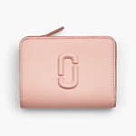 マーク ジェイコブスの“ワントーン”ミニ財布、“J マーク”とボディをトーナルカラーで統一｜写真1