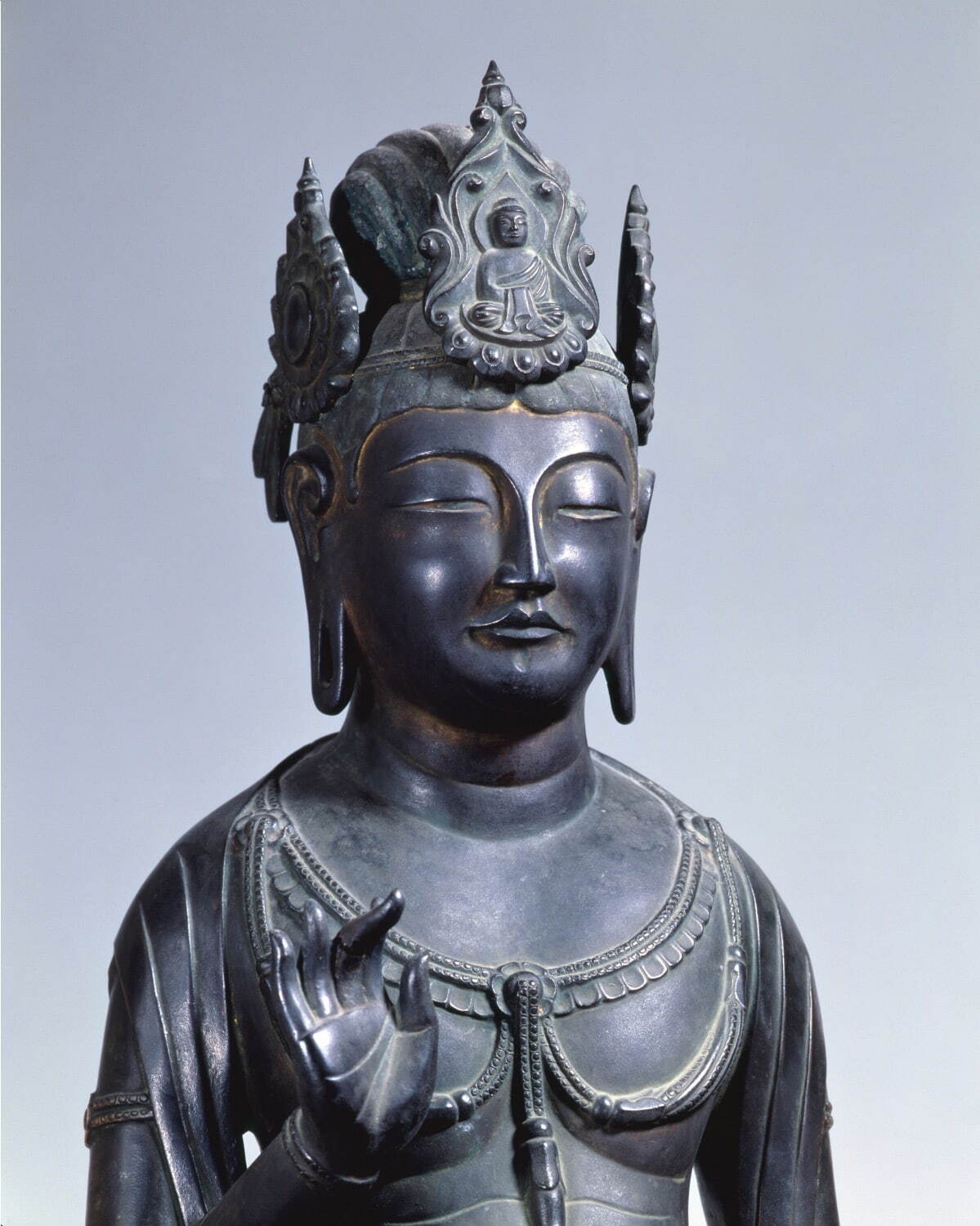 国宝 《観音菩薩立像(夢違観音)》(部分) 飛鳥-奈良時代 法隆寺蔵
画像提供:入江泰吉記念奈良市写真美術館