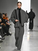 CFCL 2024-25年秋冬コレクション - 日々の抑揚の中でリズムを生み出す｜写真10