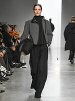 CFCL 2024-25年秋冬コレクション - 日々の抑揚の中でリズムを生み出す｜写真11