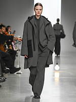 CFCL 2024-25年秋冬コレクション - 日々の抑揚の中でリズムを生み出す｜写真13