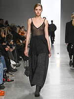 CFCL 2024-25年秋冬コレクション - 日々の抑揚の中でリズムを生み出す｜写真32