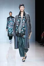 ジョルジオ アルマーニ 2024年秋冬ウィメンズコレクション - 冬の花に託す希望｜写真8