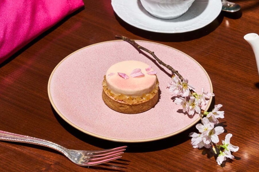 セント レジス ホテル 大阪「桜塩レモンタルト」
