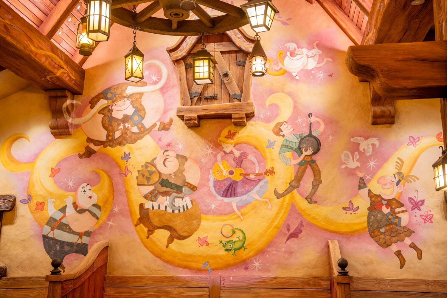 東京ディズニーシー『塔の上のラプンツェル』新エリアグッズ＆フード、花を散りばめたカチューシャなど｜写真118