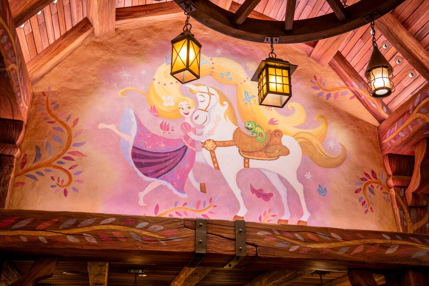東京ディズニーシー『塔の上のラプンツェル』新エリアグッズ＆フード、花を散りばめたカチューシャなど｜写真119