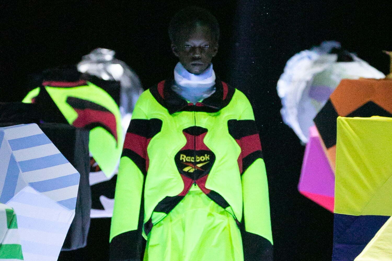 アンリアレイジ 2024-25年秋冬コレクション - 『ドラえもん』とコラボ、様々な立体パターンで