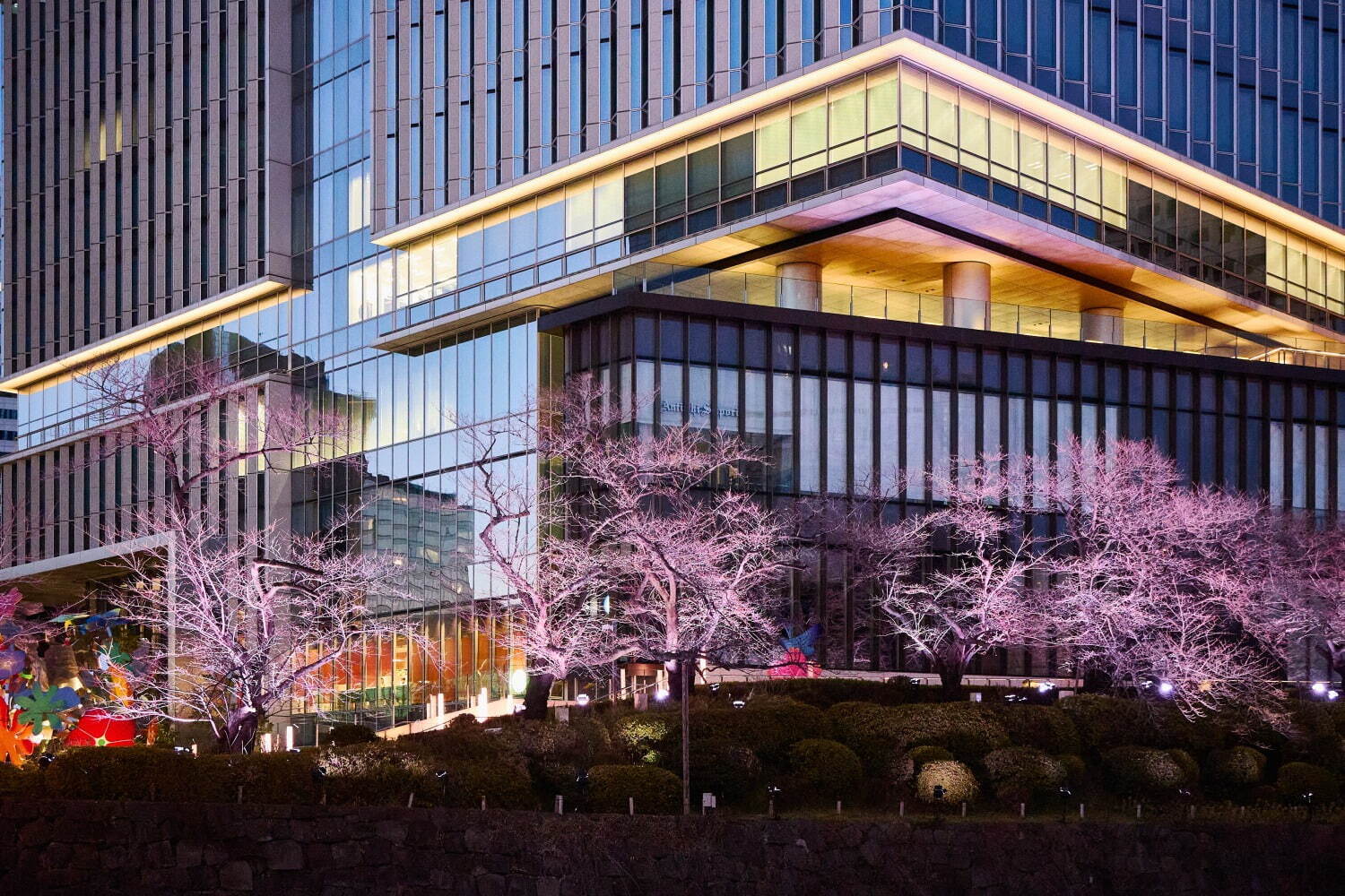 東京ガーデンテラス紀尾井町の春イベント、“虹色に染まる”夜桜ライトアップ＆「花見弁当」など限定グルメ｜写真23