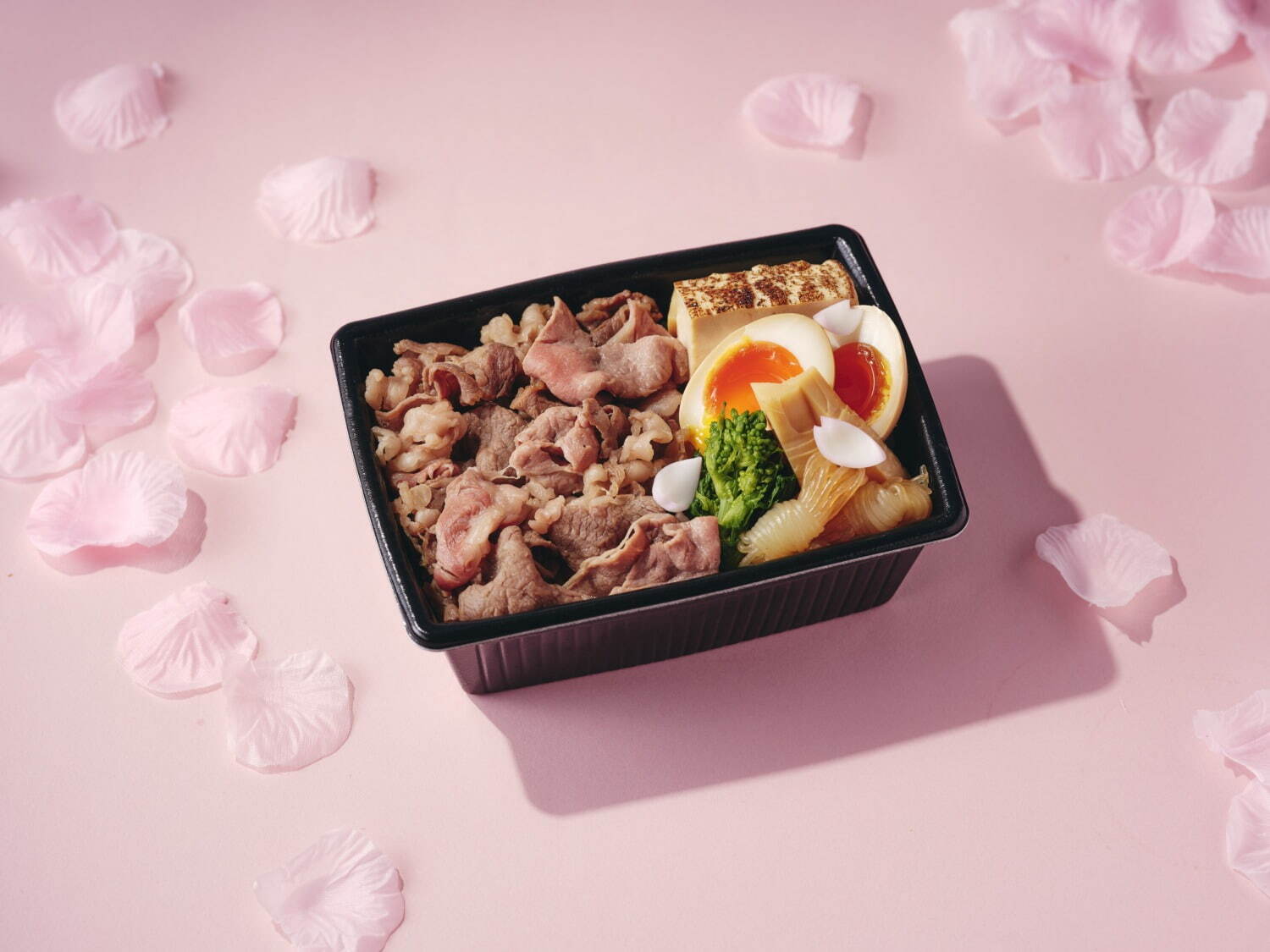 東京ガーデンテラス紀尾井町の春イベント、“虹色に染まる”夜桜ライトアップ＆「花見弁当」など限定グルメ｜写真11