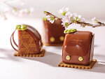 帝国ホテル 東京24年春スイーツ、“ランドセル”型チョコレートケーキ＆ミモザの花着想の柑橘ケーキ｜写真1
