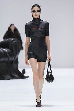 アクネ ストゥディオズ(Acne Studios) 2024-25年秋冬ウィメンズコレクション  - 写真4