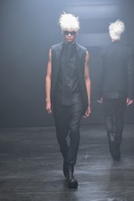 ユリウス 2015年春夏コレクション - 幾何学面で構成された人体｜写真4