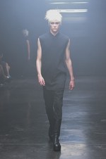 ユリウス 2015年春夏コレクション - 幾何学面で構成された人体｜写真5