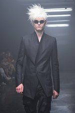 ユリウス 2015年春夏コレクション - 幾何学面で構成された人体｜写真8