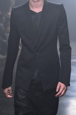 ユリウス 2015年春夏コレクション - 幾何学面で構成された人体｜写真10