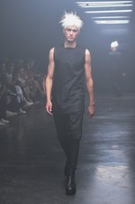 ユリウス 2015年春夏コレクション - 幾何学面で構成された人体｜写真11