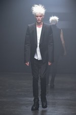 ユリウス 2015年春夏コレクション - 幾何学面で構成された人体｜写真18