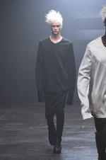 ユリウス 2015年春夏コレクション - 幾何学面で構成された人体｜写真22