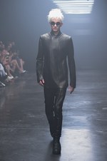 ユリウス 2015年春夏コレクション - 幾何学面で構成された人体｜写真23