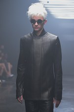 ユリウス 2015年春夏コレクション - 幾何学面で構成された人体｜写真24