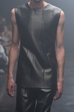 ユリウス 2015年春夏コレクション - 幾何学面で構成された人体｜写真30