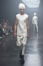 ユリウス 2015年春夏コレクション - 幾何学面で構成された人体｜写真33