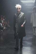 ユリウス 2015年春夏コレクション - 幾何学面で構成された人体｜写真40