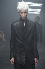 ユリウス 2015年春夏コレクション - 幾何学面で構成された人体｜写真47