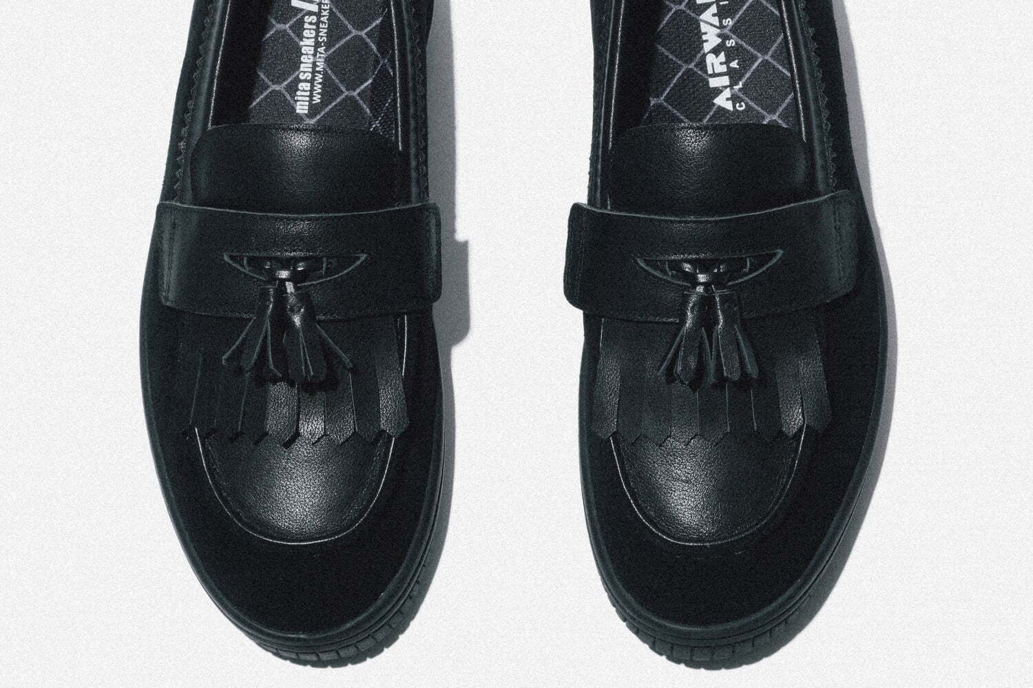 ヘリンボーン｜エアウォーク×ミタスニーカーズ“カスタム可”なローファー型スニーカー、取り外せるサドルとタッセル付き