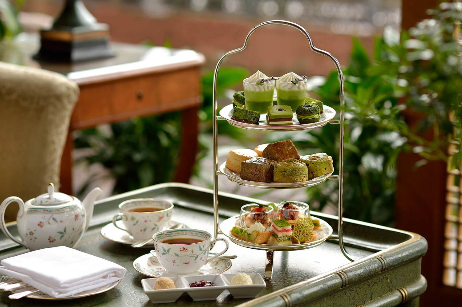 抹茶アフタヌーンティー｜ホテル椿山荘東京×辻利兵衛本店の宇治茶アフタヌーンティー、抹茶づくしのスイーツ＆セイボリー