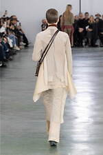 アンダーカバー 2024-25年秋冬ウィメンズコレクション、“いつも通り”の日常着に加える特別感｜写真10