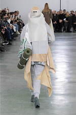 アンダーカバー 2024-25年秋冬ウィメンズコレクション、“いつも通り”の日常着に加える特別感｜写真14