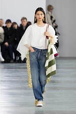 アンダーカバー 2024-25年秋冬ウィメンズコレクション、“いつも通り”の日常着に加える特別感｜写真15