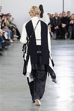 アンダーカバー 2024-25年秋冬ウィメンズコレクション、“いつも通り”の日常着に加える特別感｜写真18