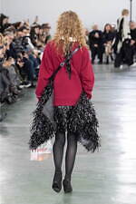 アンダーカバー 2024-25年秋冬ウィメンズコレクション、“いつも通り”の日常着に加える特別感｜写真20