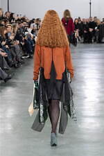 アンダーカバー 2024-25年秋冬ウィメンズコレクション、“いつも通り”の日常着に加える特別感｜写真22