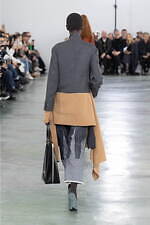 アンダーカバー 2024-25年秋冬ウィメンズコレクション、“いつも通り”の日常着に加える特別感｜写真24