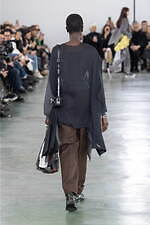 アンダーカバー 2024-25年秋冬ウィメンズコレクション、“いつも通り”の日常着に加える特別感｜写真28