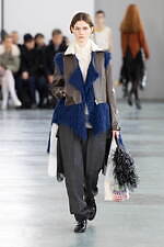 アンダーカバー 2024-25年秋冬ウィメンズコレクション、“いつも通り”の日常着に加える特別感｜写真29