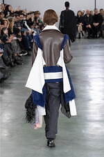 アンダーカバー 2024-25年秋冬ウィメンズコレクション、“いつも通り”の日常着に加える特別感｜写真30