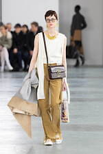 アンダーカバー 2024-25年秋冬ウィメンズコレクション、“いつも通り”の日常着に加える特別感｜写真31