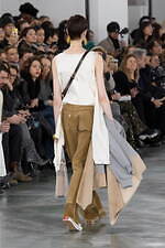 アンダーカバー 2024-25年秋冬ウィメンズコレクション、“いつも通り”の日常着に加える特別感｜写真32