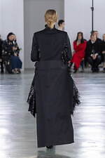 アンダーカバー 2024-25年秋冬ウィメンズコレクション、“いつも通り”の日常着に加える特別感｜写真34