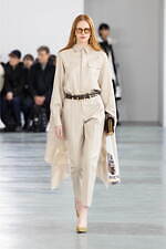 アンダーカバー 2024-25年秋冬ウィメンズコレクション、“いつも通り”の日常着に加える特別感｜写真35