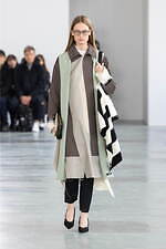 アンダーカバー 2024-25年秋冬ウィメンズコレクション、“いつも通り”の日常着に加える特別感｜写真39