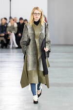 アンダーカバー 2024-25年秋冬ウィメンズコレクション、“いつも通り”の日常着に加える特別感｜写真43