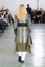 アンダーカバー 2024-25年秋冬ウィメンズコレクション、“いつも通り”の日常着に加える特別感｜写真44