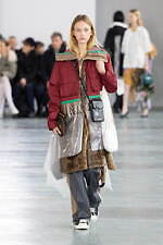 アンダーカバー 2024-25年秋冬ウィメンズコレクション、“いつも通り”の日常着に加える特別感｜写真45